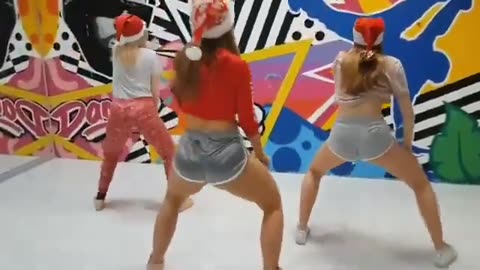 juliakul happy twerk dance