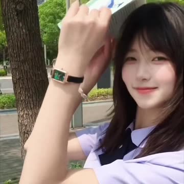 Daily Beauty EP 643 | Glamorous Snow White Denim Pants Vibrant Model Pose