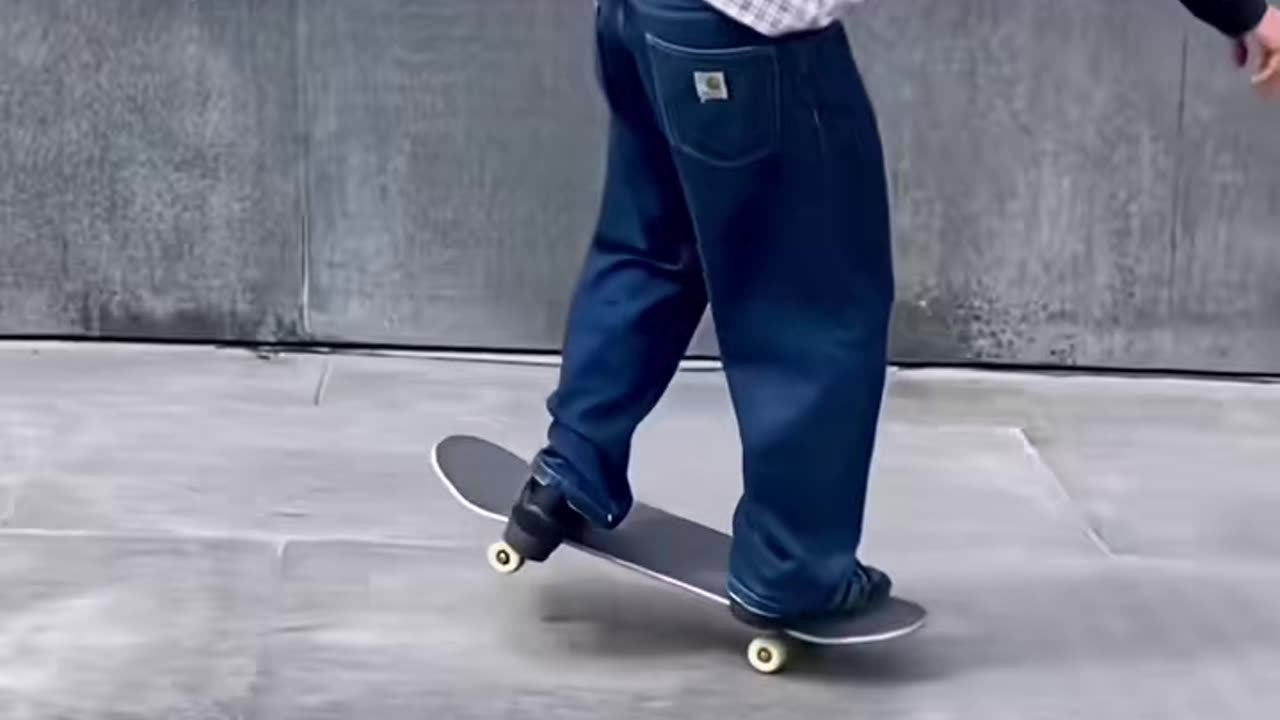 😲🛹 Magnificent Manual Maneuver! Skateboarding Perfection! | SkateNation