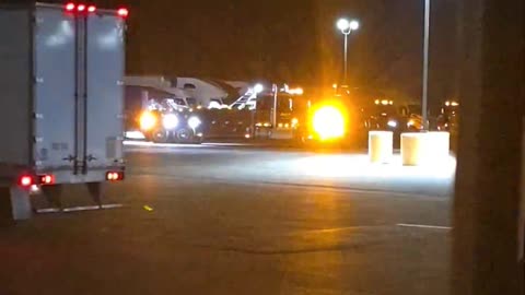 TRUCK TOWED FROM FLYING J TONIGHT #truckesvlogs #truckdriver #trucking #longhaultrucker #trucklife