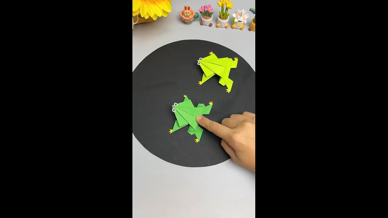 fold cute green frog for kids #choivoicon #trochoitreem #thucong #handmade #papercraft #DIY