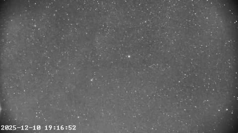 Une véritable vidéo d'une soucoupe volante dans une grotte a été diffusée.