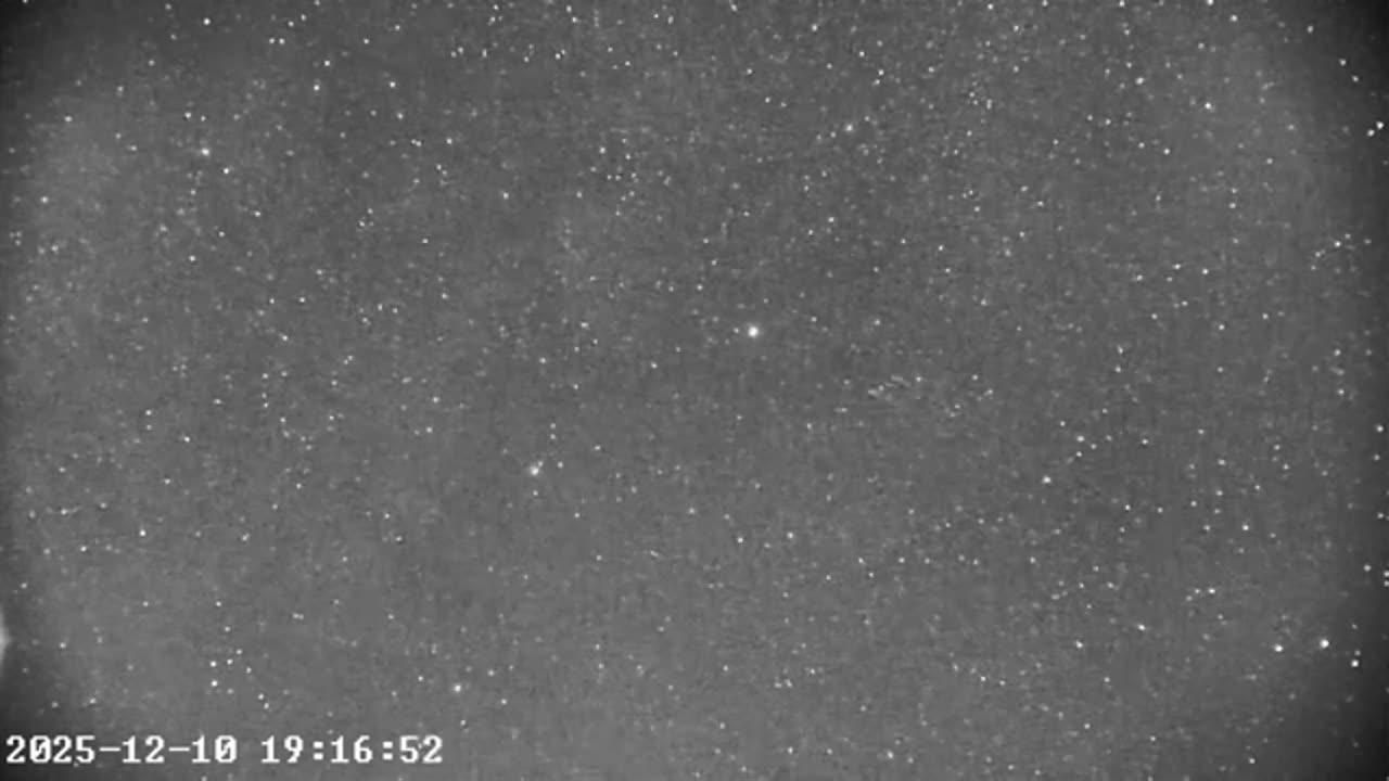 Une véritable vidéo d'une soucoupe volante dans une grotte a été diffusée.