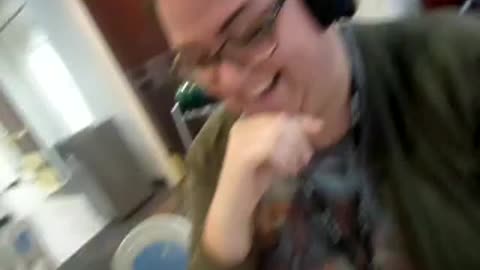 Someone enjoys music over bnkywuv's headphones