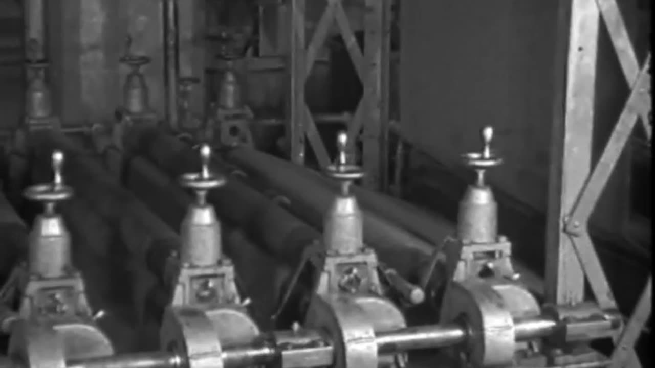 Dorothy Gish Visiting... - Dorothy Gish Visiting the Ford Motor Company Tri-Motor Airpl - fc-fc-2967