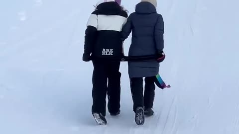 Taking a ski lift without ski's 😂🎿
