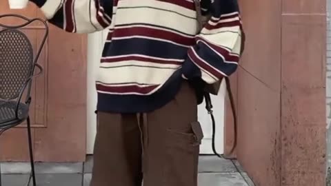 Oversized Chunky Knit Round Neck Sweater for a Casual Autumn Look