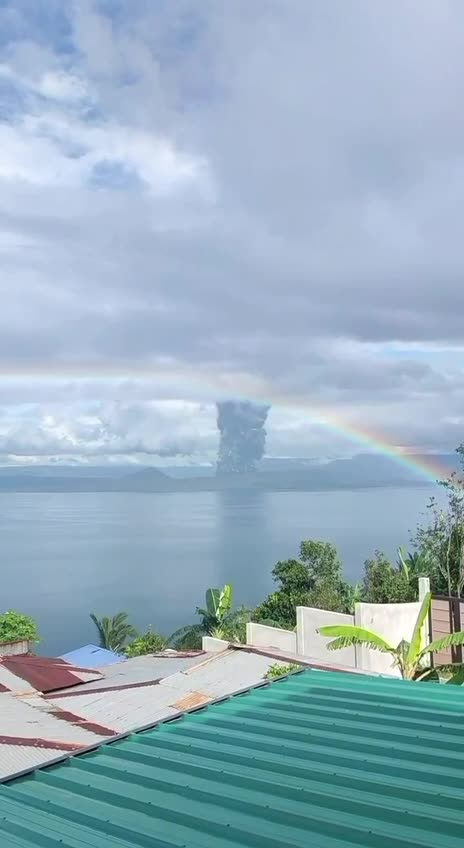 TAAL VOLCANO ERUPTION PHILIPPINES