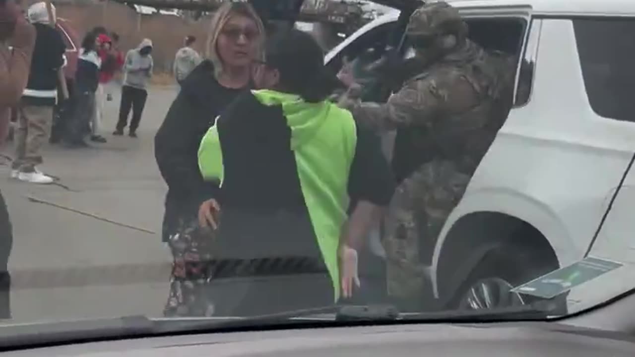 Moronic Maria tried to shove a door on a DHS agent and FAFO the hard way.