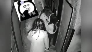 密室逃脱鬼屋爆笑名场面，果然还是看别人玩有意思！ #密室逃脱 #监控下的一幕 #搞笑 #鬼屋 #专治不开心