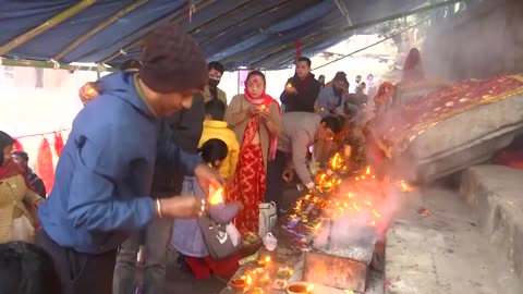 Indians welcome new year with prayers and ritual dips