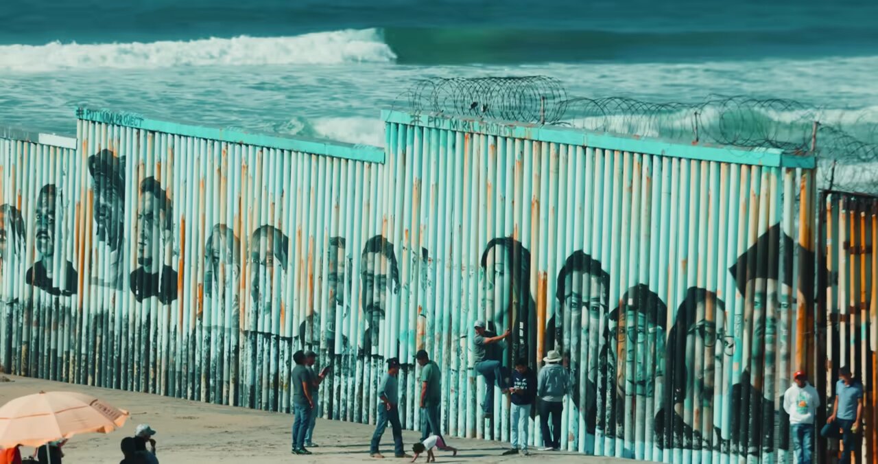 At US/Mexico Border - Tljuana🇺🇸🇲🇽