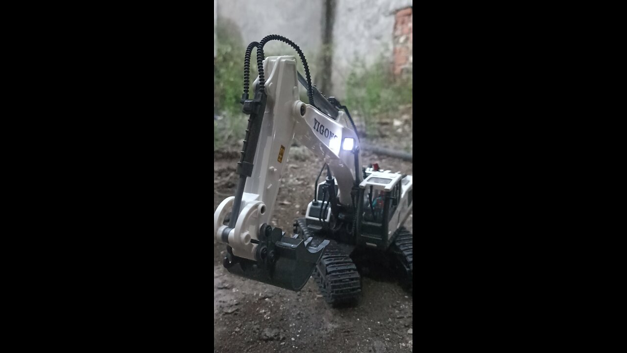EXTREME EXCAVATOR STUNTS!