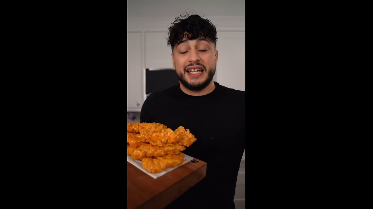 Follow for more ASMR videos🌮🍟 Credits: @thegoldenbalance #mukbang #asmr #fastfood #asmreating