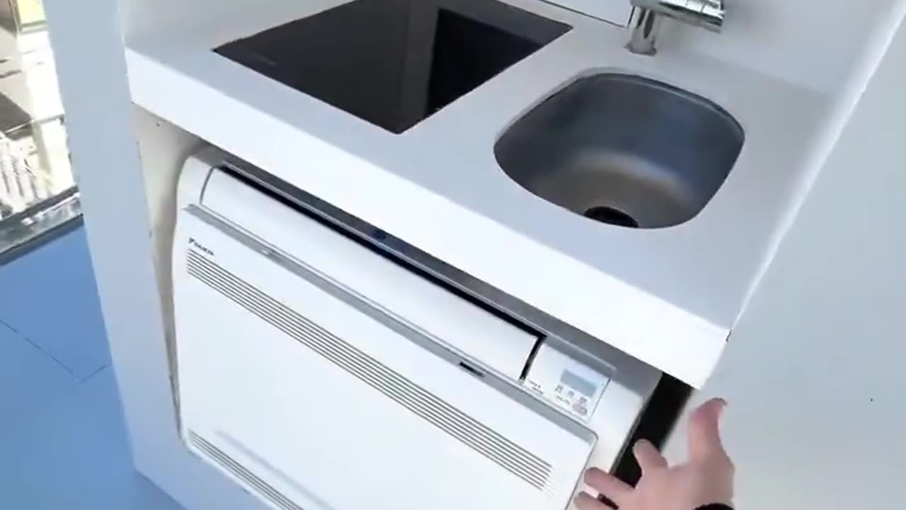 This has to be the tiniest Tokyo Apartment in Japan 😲😲😲