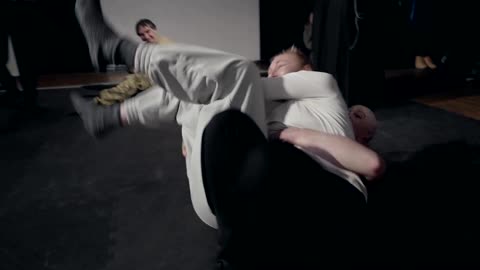 Severely wounded Ukrainian veterans find healing on stage