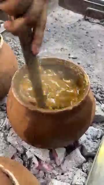 Viral Champaran Handi Mutton 🍖🔥 | Slow-Cooked Clay Pot Mutton from India!