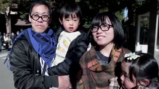 Crowds flock to Tokyo's Meiji Shrine to pray for a peaceful 2025