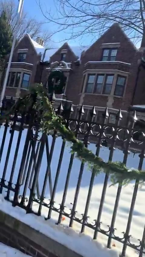 LMAO! The number of people outside Tim Walz’s house screaming “RETARD”