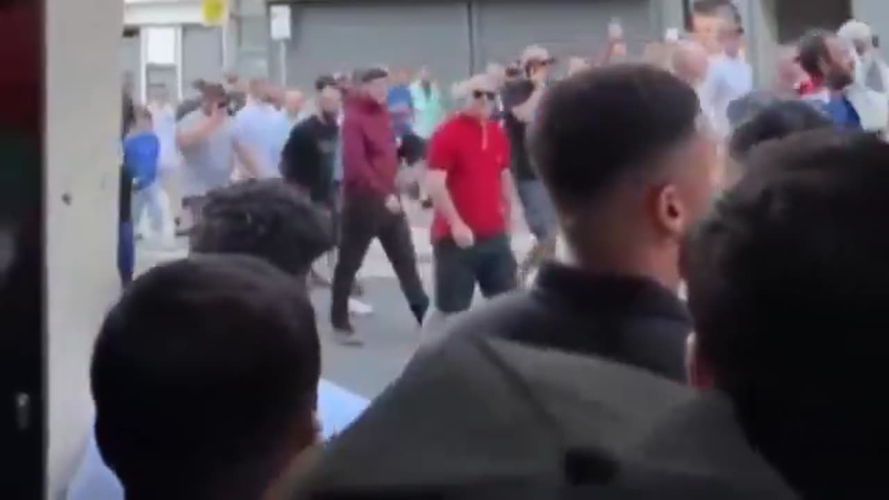 “F*ck Islam!” British patriots do not want to submit to Allah.