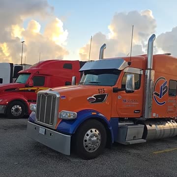 Broke down again #ourtruckinglife #truckesvlogs #truckdriver #reallifetruckers #longhaultrucker