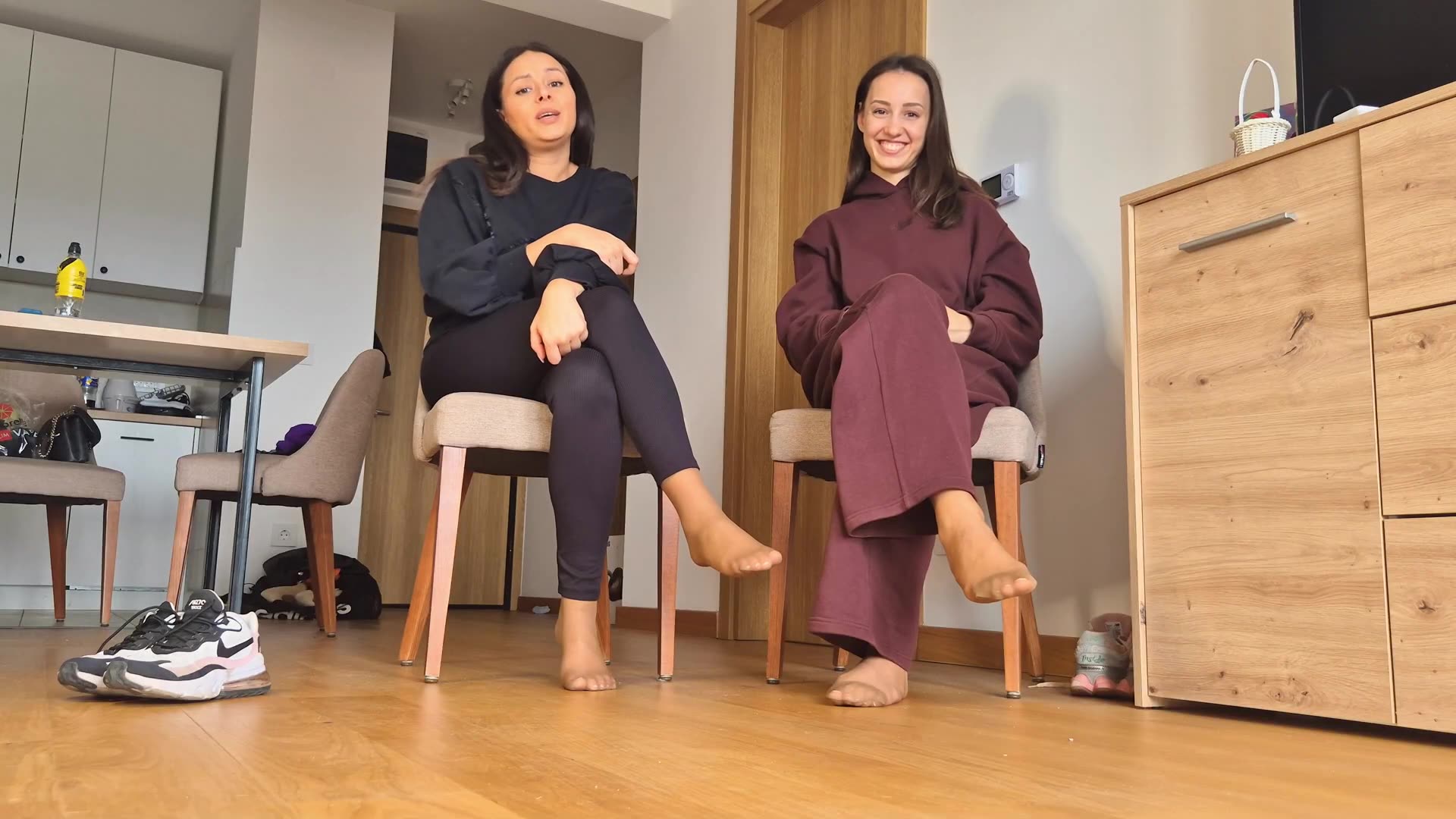 Sporty Style 💕 Leggings, Sneakers & Nude Nylon Knee Socks