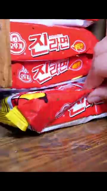 🍜 All Toppings Are FREE?! Korean Unmanned Convenience Store Ramen Hack! 🇰🇷 #shorts