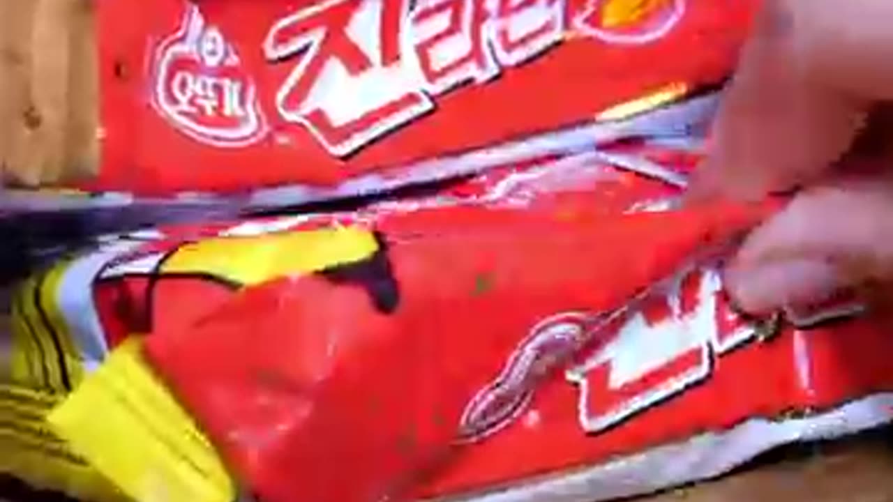 🍜 All Toppings Are FREE?! Korean Unmanned Convenience Store Ramen Hack! 🇰🇷 #shorts