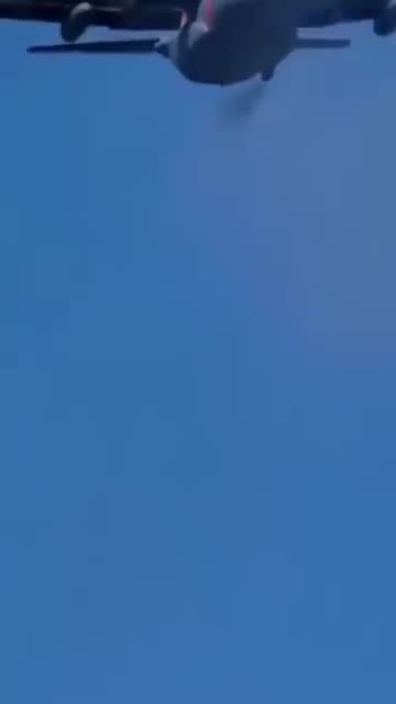 MILITARY CHEMTRAILS IN 16 seconds