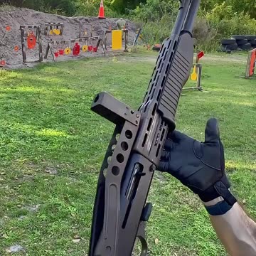 SPAS-12双模式霰弹枪 #国外合法拍摄国内请勿模仿 #武器科普 #实弹射击 #男人减速带 #靶场射击