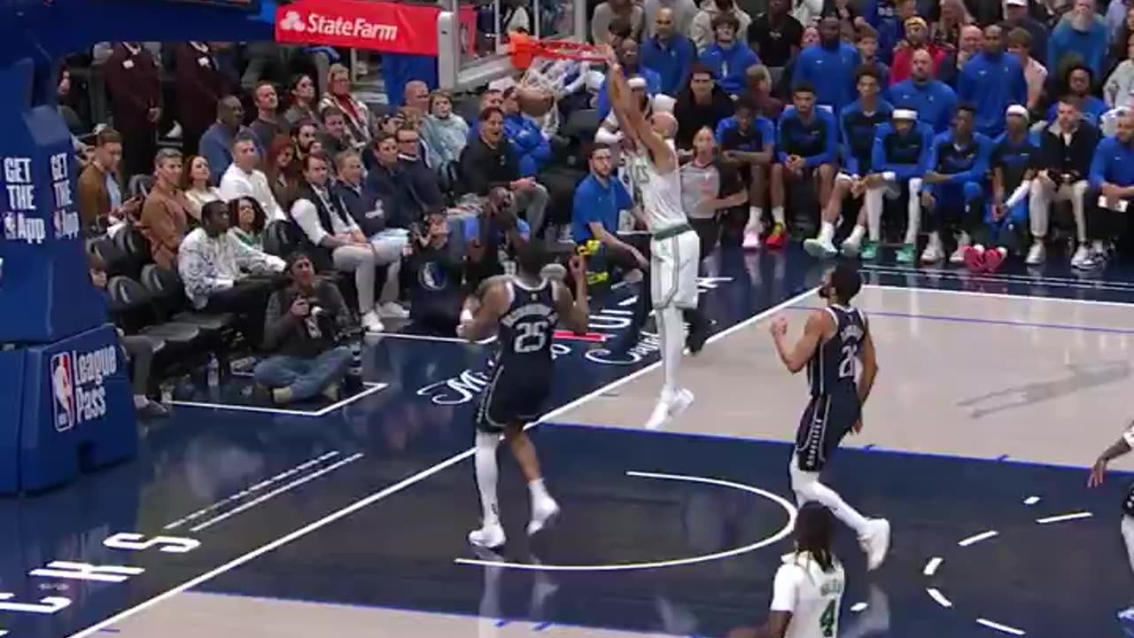 Boston Celtics - DWhite with 11 PTS to start the 3rd 🫡