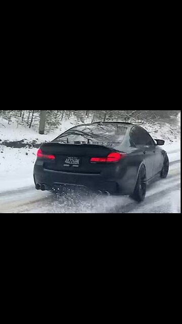 BMW F90 M5 Snow Drifting