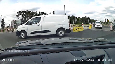 Wymuszenie pierwszeństwa na rondzie