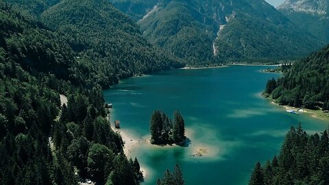 Stunning Lakes: A Journey Through America's and Europe's Natural Wonders