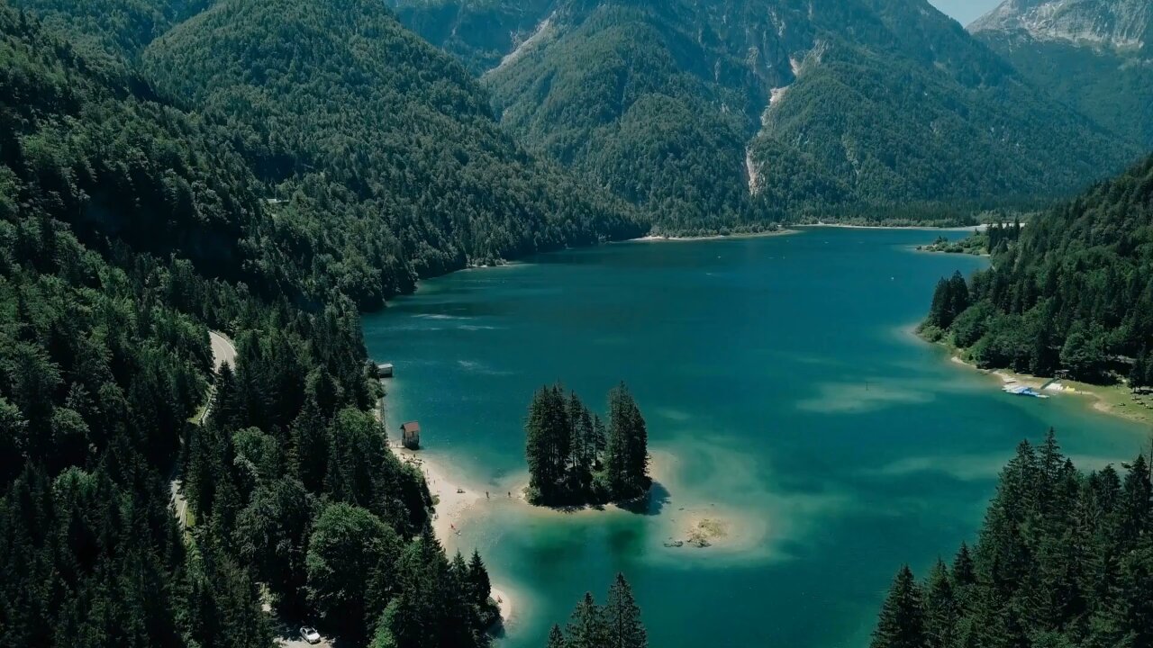 Stunning Lakes: A Journey Through America's and Europe's Natural Wonders
