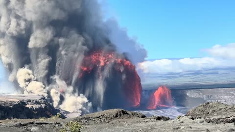 Kilauea spewing 1000 foot lava fountains - Dec 2025