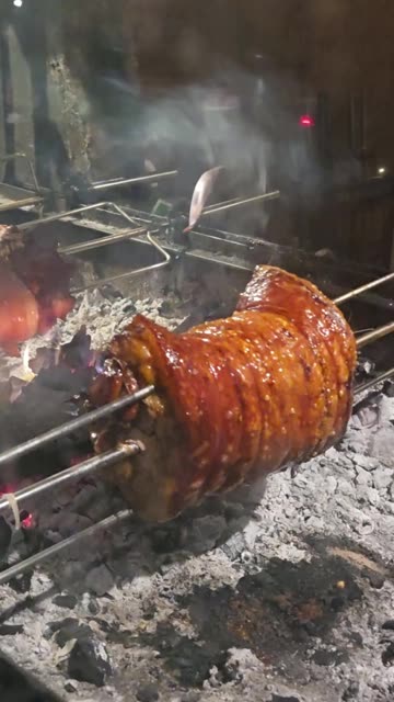 Lechon Belly Cooking Street-Side in the Philippines 🇵🇭🔥