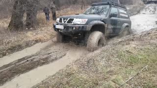 Nissan Patrol Y61 vs Deep Water and Mud