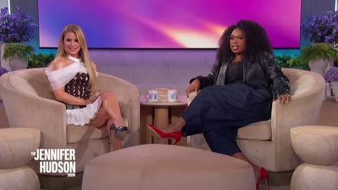 Jessica Simpson and Jennifer Hudson showing their high heels 🤤