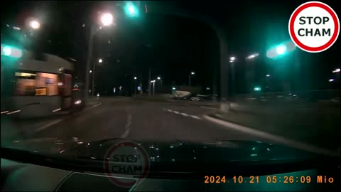 Motorniczy zignorował światła i wjechał na czerwonym