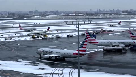 American Airlines flights resume after Christmas Eve tech issue