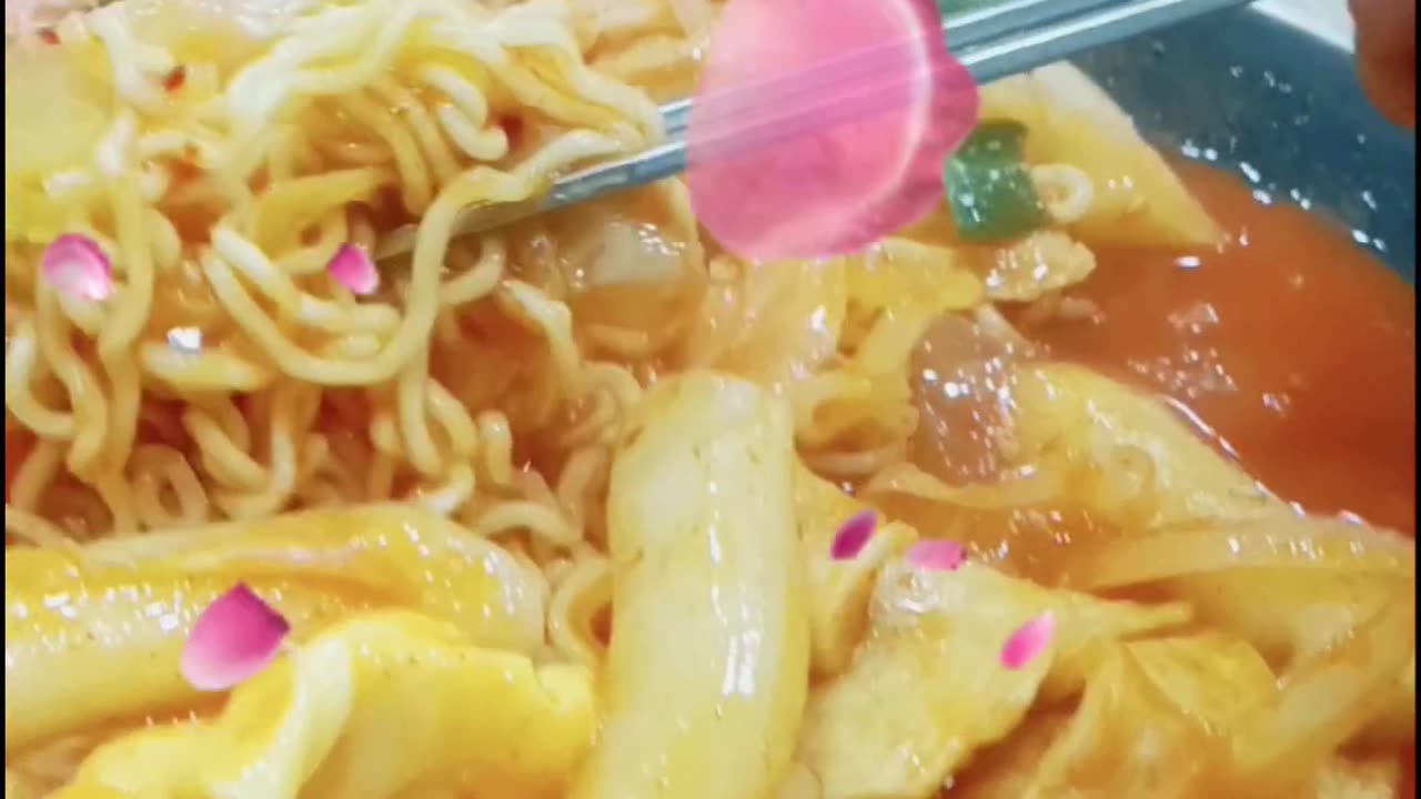 Food) Cheese Rabokki and just regular Kimbob/ 치즈 라볶기와 김밥