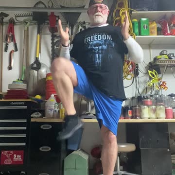 Core Work... Side Knee Dives!