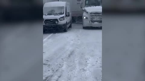 Over 100 vehicles collide in Michigan highway pileup