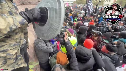 🚨 BREAKING: Conservative activist Jake Lang is PULLED into a crowd of rioters and TAKEN AWAY!