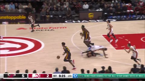 Trae Young dives on the floor for the loose ball and finds Zach Collins for the slam! 💪 #Hawks