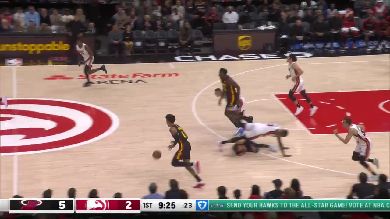 Trae Young dives on the floor for the loose ball and finds Zach Collins for the slam! 💪 #Hawks