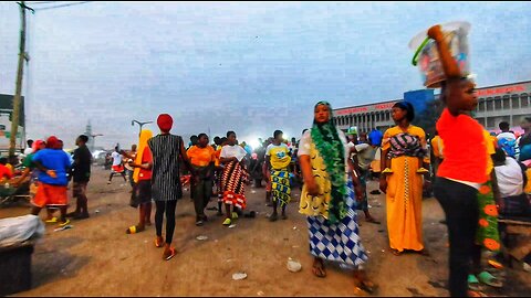 🇬🇭 EXPLORING AFRICAN STREET NIGHT LIFESTYLE IN ACCRA GHANA - AGBOGBLOSHIE MARKET