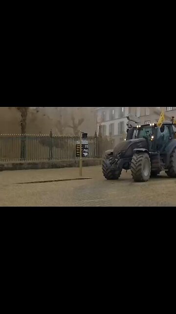 French famers show their discontent with globo-homo EU