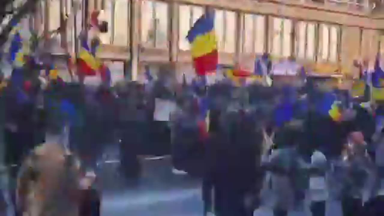 🚨#GolpeEu_NATO 100,000 ROMANIANS protest in Bucharest